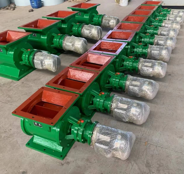 星型卸料器内部结构示意图,标注了转子、壳体、轴承、密封件和驱动装置